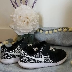 Nike Tennis Shoes
